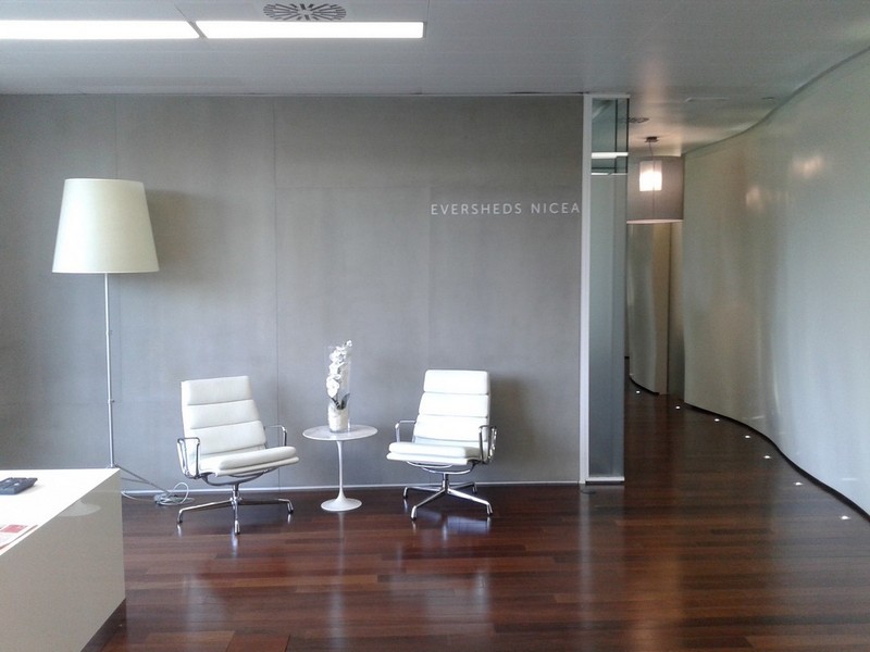 Eversheeds Sutherland Nicea, foto principal